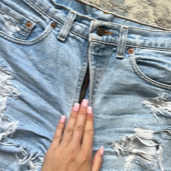 Vinage LEVI 550 Distressed Light Wash Jean Shorts - Picture 4 of 5